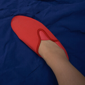 Neoprenschuhe  Gymnastikschuhe mit Gummisohle rot Gr. 23